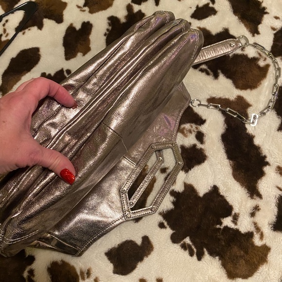 Tory Burch NO FLAWS metallic crossbody/tote/satchel bag. Detachable strap. - Picture 10 of 11